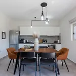 Serenity House شقة نافبليو