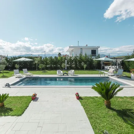Serenity House شقة نافبليو